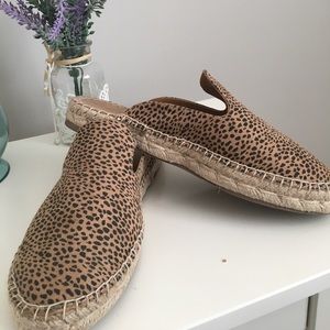 Universal thread animal print espradille mule